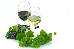 red-white-grapes-wine-400x267