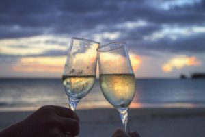 two-wine-glasses-at-sunset-400x266